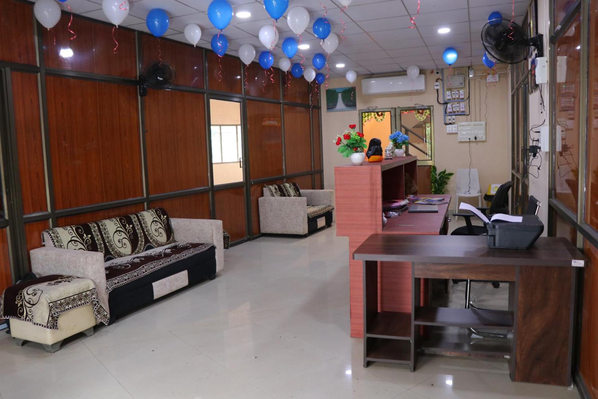 Hotel Diamond Ac Dormitory And Guest House Surat Buitenkant foto